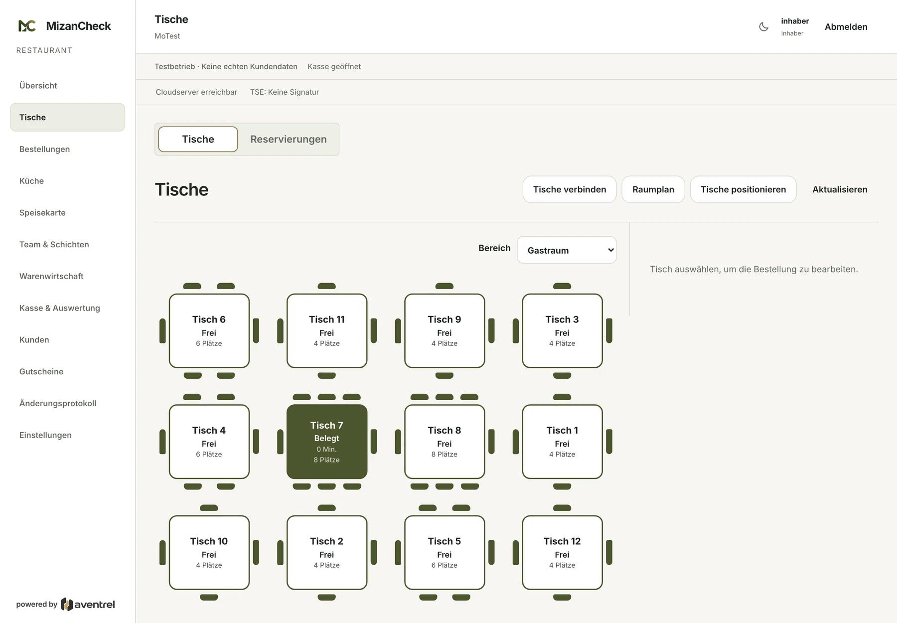 MizanCheck Restaurant: Tische – Desktopansicht. Tische mit ihren Plätzen und ihrem Status sehen und die passende Bestellung öffnen. Synthetische Beispieldaten.